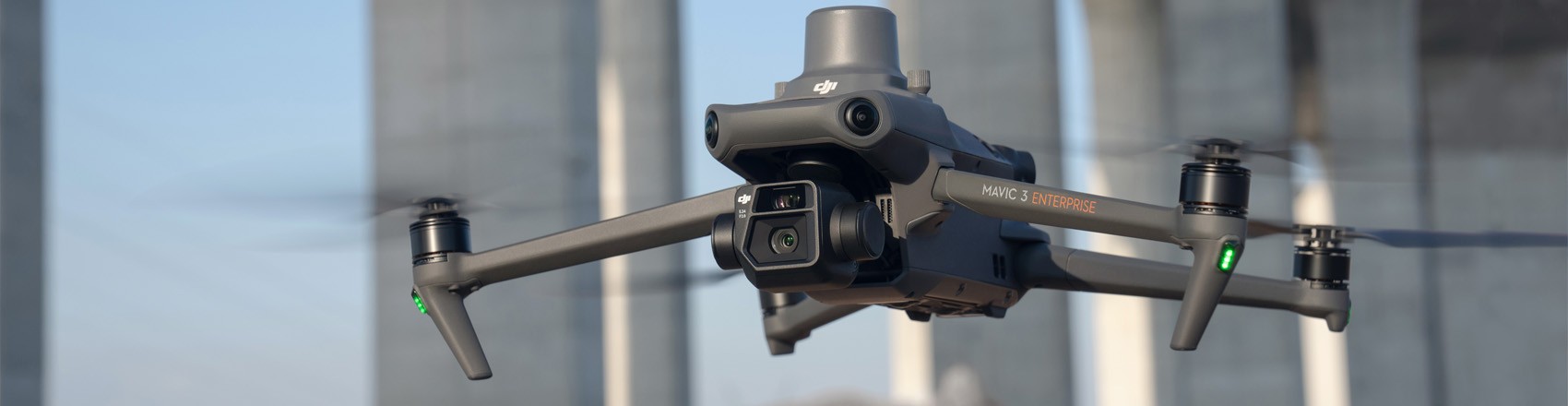 Новая серия портативных беспилотников DJI Mavic 3 Enterprise задает высокий стандарт промышленным дронам