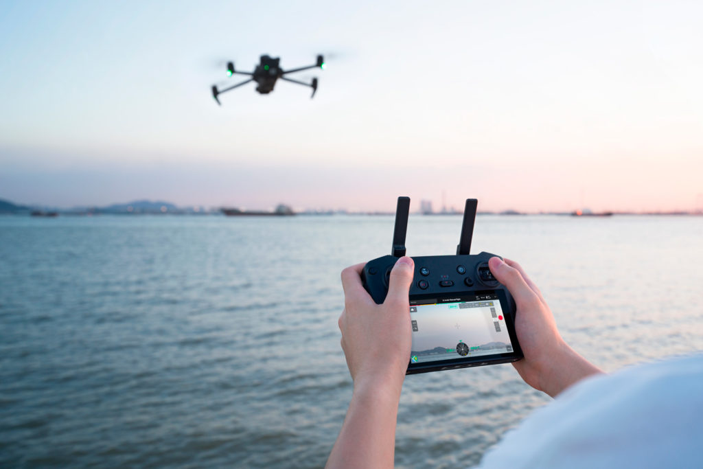 Новая серия портативных беспилотников DJI Mavic 3 Enterprise задает высокий стандарт промышленным дронам