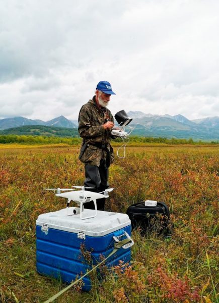 Океанолог Олез Запорожец за работой с Phantom 4 Pro